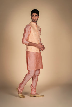 Men's Ethnic Wear – White Sherwani for Special Moments